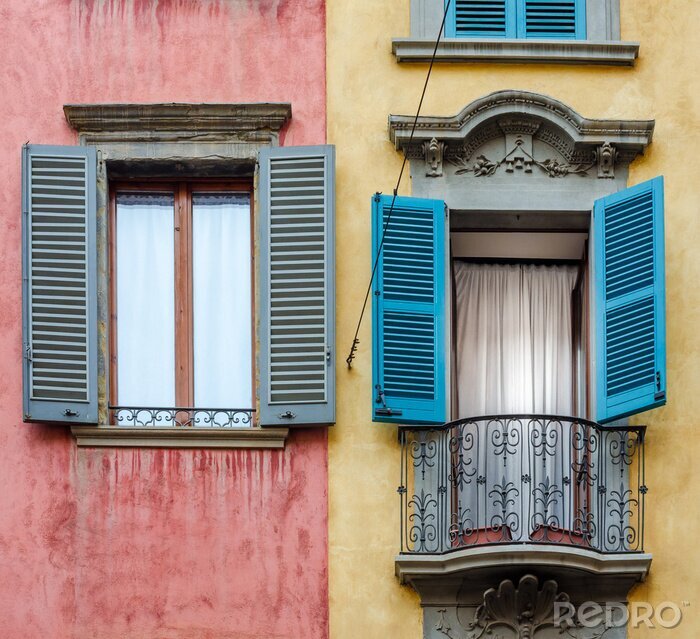 Papier peint  Fenêtres colorées en Italie