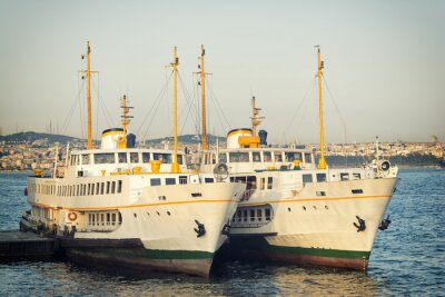 Papier peint  Ferries amarré au quai Karakoy, Istanbul, Turquie