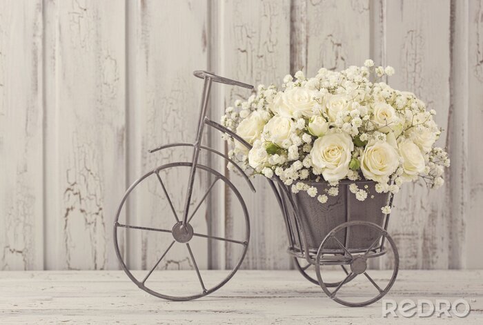 Papier peint  Fleurs blanches dans un panier de vélo