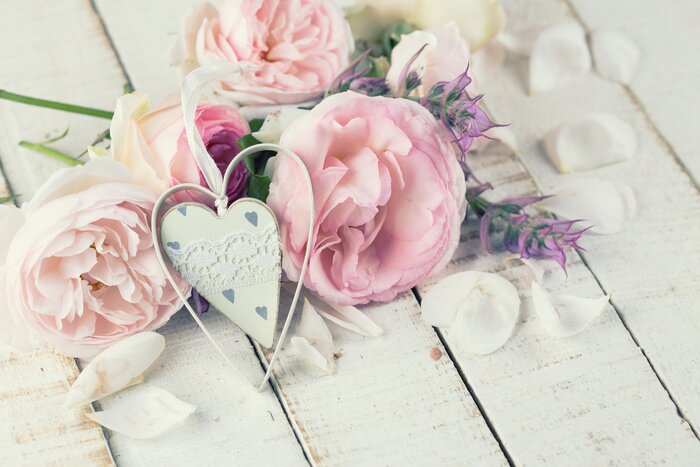 Papier peint  Fleurs sur les planches shabby