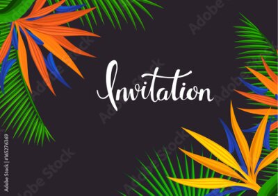 Papier peint  Fond de carte d'invitation tropicale avec des fleurs de strelitzia, feuilles de palmier sur fond noir