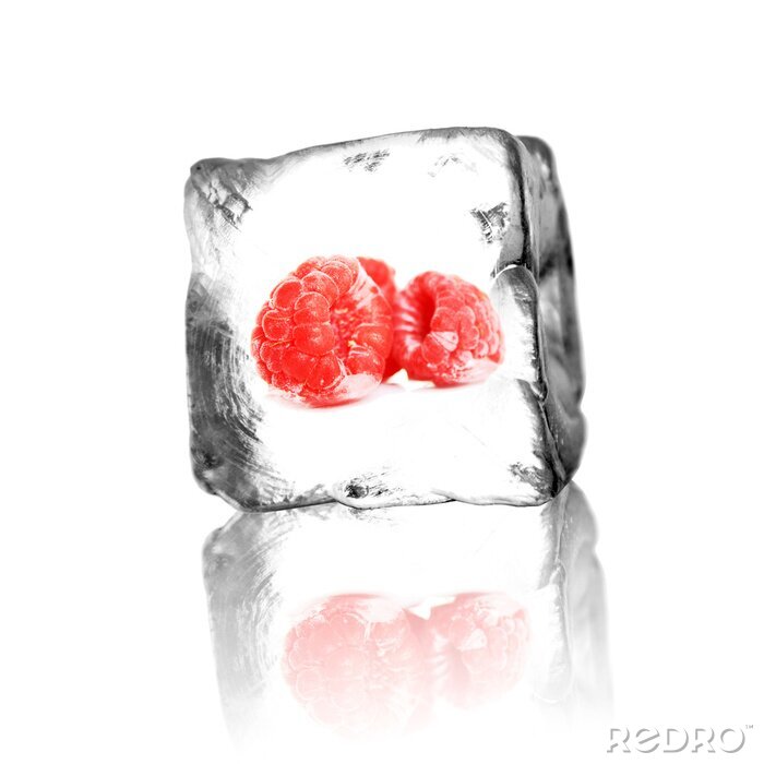 Papier peint  Framboises dans le bloc de glace