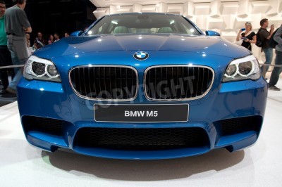 Papier peint  FRANCFORT - SEP 25: BMW M5 représenté lors de la 64e Internationale Automobil Ausstellung (IAA) le 25 Septembre 2011 à Francfort, en Allemagne.