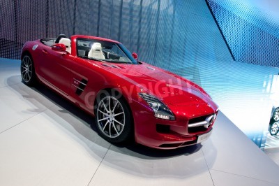 Papier peint  FRANKFURT - SEP 25:   Mercedes Benz SLS AMG Roadster presented at the 64th Internationale Automobil Ausstellung (IAA) on September 25, 2011 in Frankfurt, Germany.