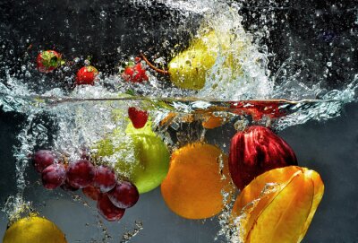 Papier peint  Fruits jetés dans l'eau