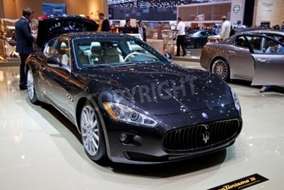 Papier peint  GENÈVE - MARCHE 8: La Maserati GTS sur l'affichage lors de la 81e international Motor Show Palexpo à Genève le 8 Mars 2011, à Genève, en Suisse.