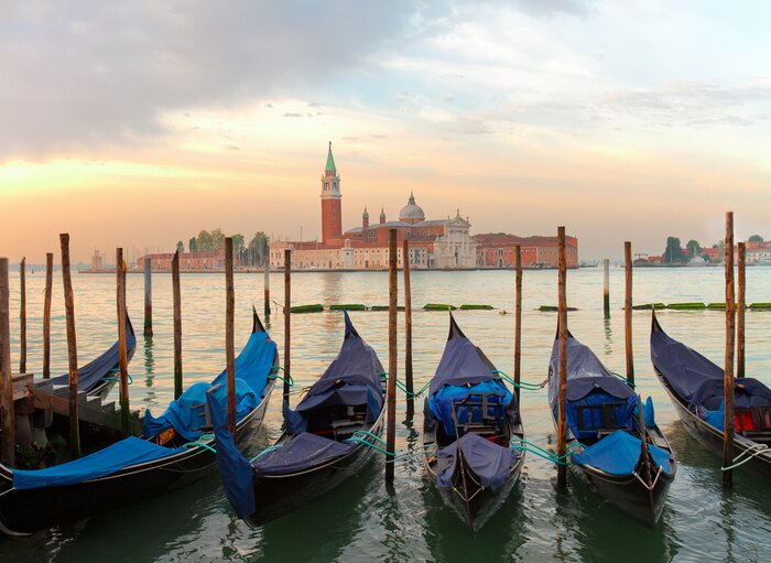 Papier peint  Gondoles vénitiennes à l'aube