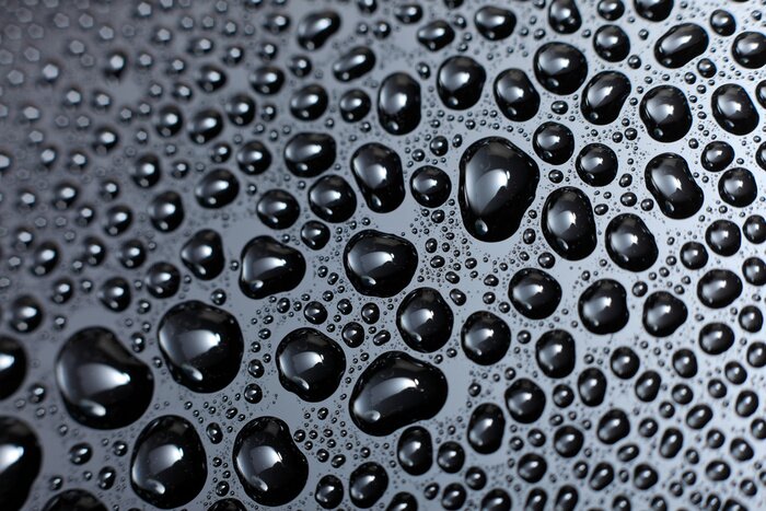 Papier peint  Gouttes d'eau sur un fond sombre