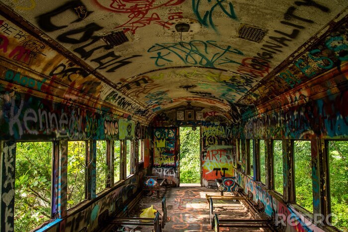 Papier peint  Graffiti dans un train