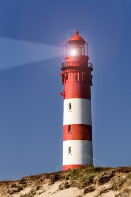 Papier peint  Gros plan sur un phare maritime blanc et rouge