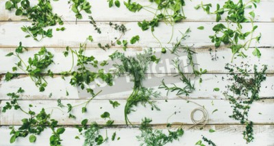 Papier peint  Herbes aromatiques sur des planches blanches rustiques