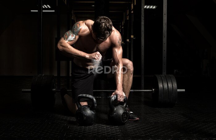 Papier peint  Homme musclé soulevant des poids