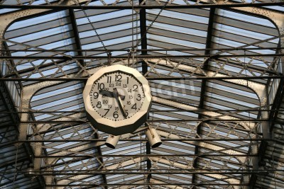 Papier peint  Horloge dans une gare parisienne