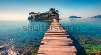 Papier peint  Île paradisiaque pittoresque avec un pont au-dessus de la mer bleue