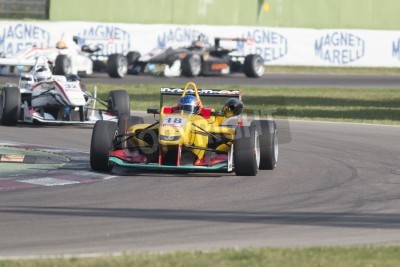 Papier peint  Imola, Italie - 11 sur Octobre, 2014: Dallara F312 Mercedes de Jo Zeller Racing Team, entraînée par Tatiana Calderon (Col) en action lors de la Formule 3 Championnat d'Europe de la FIA