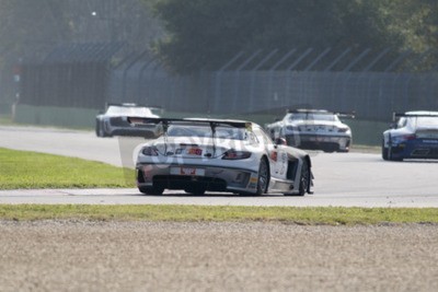 Papier peint  Imola, Italie - 11 sur Octobre, 2014: Une Mercedes SLS AMG GT3 du sport et de l'équipe Vous, entraînée par Antonio Coimbra (Prt) et Silva Luis (PRT), la course automobile CI Gran Turismo le 11 Octobre
