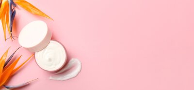 Papier peint  Jar of cream and beautiful strelitzia flowers on pink background with space for text