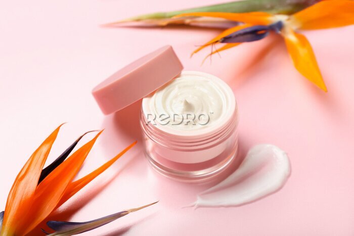 Papier peint  Jar of cream and strelitzia flowers on pink background