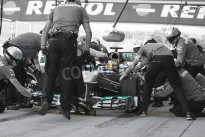 Papier peint  JEREZ (Espagne) - 11th Février: Lewis Hamilton pratiquer ravitaillements avec sa nouvelle équipe Mercedes sur le premier test sur le circuit de Jerez, en Espagne Andalucia-2013.