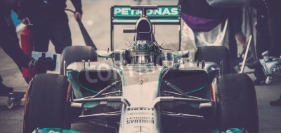 Papier peint  JEREZ, ESPAGNE - Janvier 31: Nico Rosberg Mercedes W05 tester sa nouvelle voiture de F1 sur le premier test sur le circuit de Jerez à Jerez, Andalousie, Espagne 31 janvier 2014e