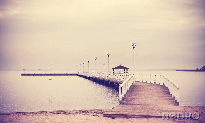 Papier peint  Jetée avec une rambarde blanche