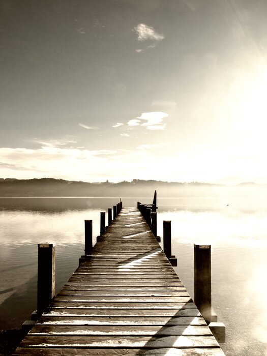 Papier peint  Jetée en bois sur un lac