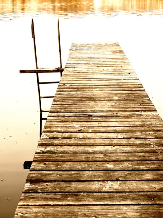 Papier peint  Jetée en bois sur une eau calme
