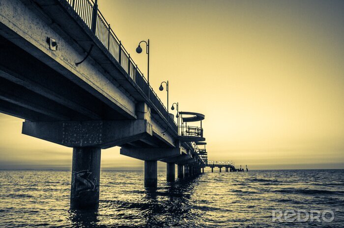 Papier peint  Jetée en Pologne en version sépia