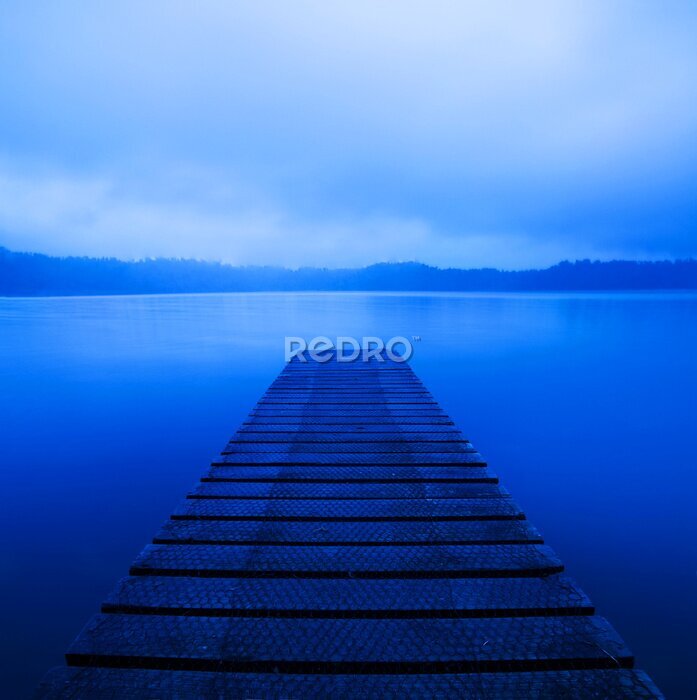 Papier peint  Jetée sur un lac bleu