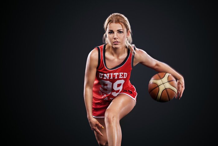 Papier peint  Joueuse de basket avec le ballon