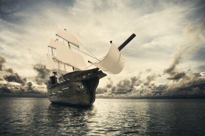 Papier peint  L'ancien navire dans la mer