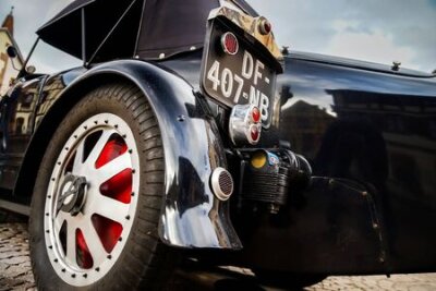 Papier peint  L'arrière d'une voiture noire vintage