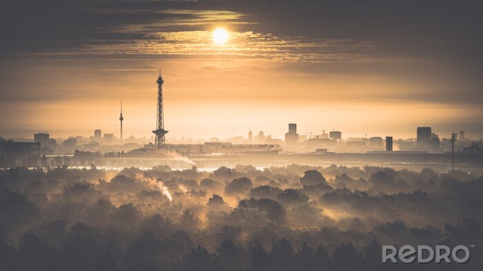 Papier peint  La ligne d'horizon de Berlin dans le brouillard