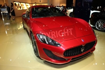 Papier peint  La Maserati GranTurismo affiché au Paris Motor Show 2012 le 30 Septembre 2012 à Paris