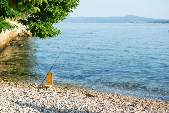 Papier peint  La plage de pierre et la mer