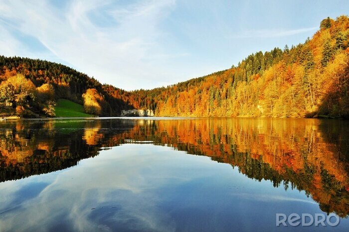 Papier peint  La rivière et le paysage d'automne