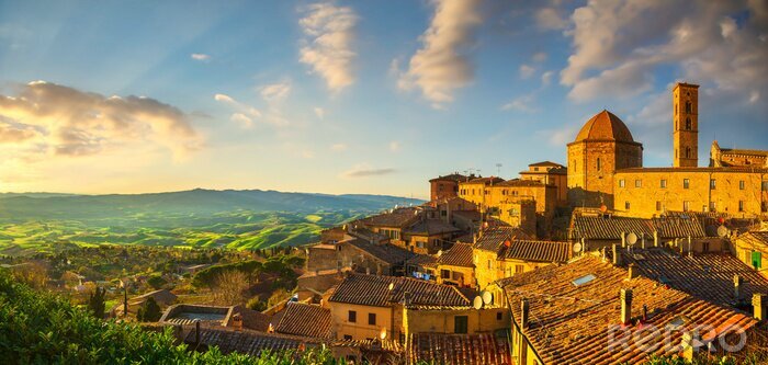 Papier peint  La Toscane au lever du soleil