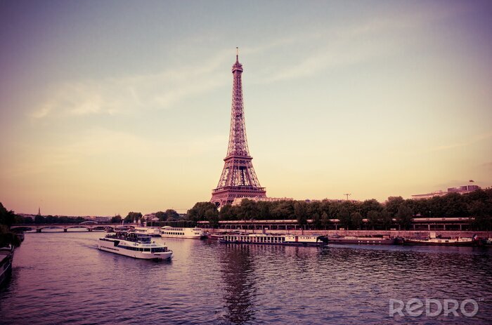 Papier peint  La Tour Eiffel en début de soirée