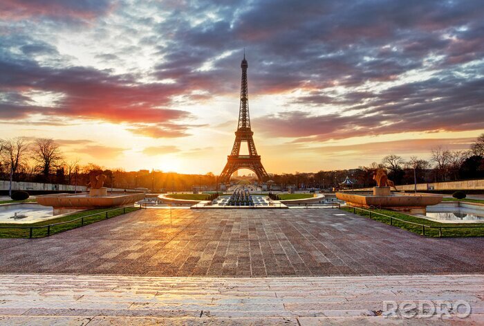 Papier peint  La Tour Eiffel et le lever du soleil