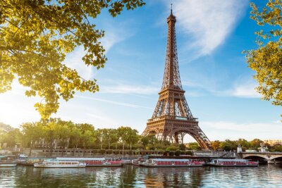 Papier peint  La Tour Eiffel et un bateau sur la Seine