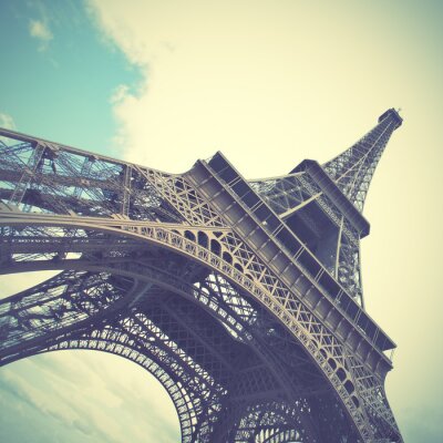 Papier peint  La Tour Eiffel parisienne perspective d'une grenouille