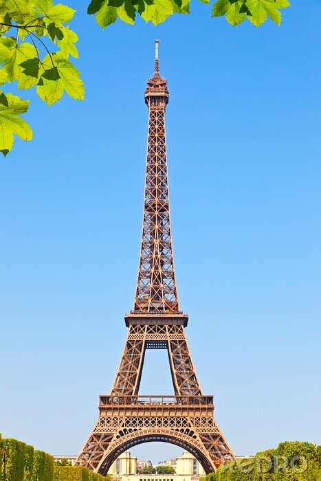 Papier peint  La Tour Eiffel parisienne sur le ciel