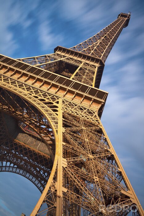 Papier peint  La Tour Eiffel sur le ciel