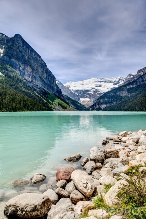 Papier peint  Lac sur fond de montagnes