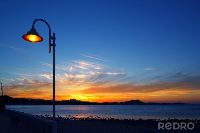 Papier peint  Lampadaire au soleil couchant