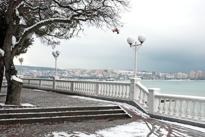 Papier peint  Lampadaires au bord de l'eau en hiver