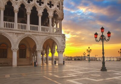 Papier peint  Lanternes sur une place à Venise