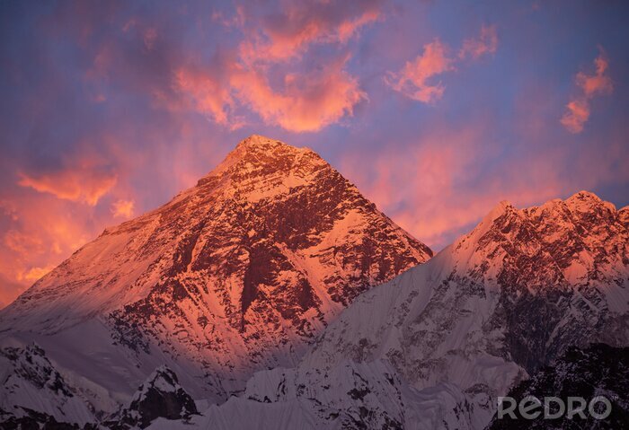 Papier peint  Le mont Everest (8848 m) au coucher du soleil.