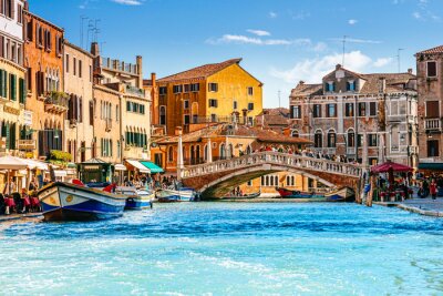 Papier peint  Le pont vénitien du Rialto sur une eau turquoise
