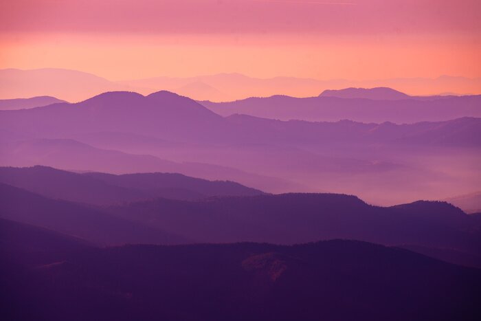 Papier peint  Le soleil couchant peignant des couleurs dans le ciel